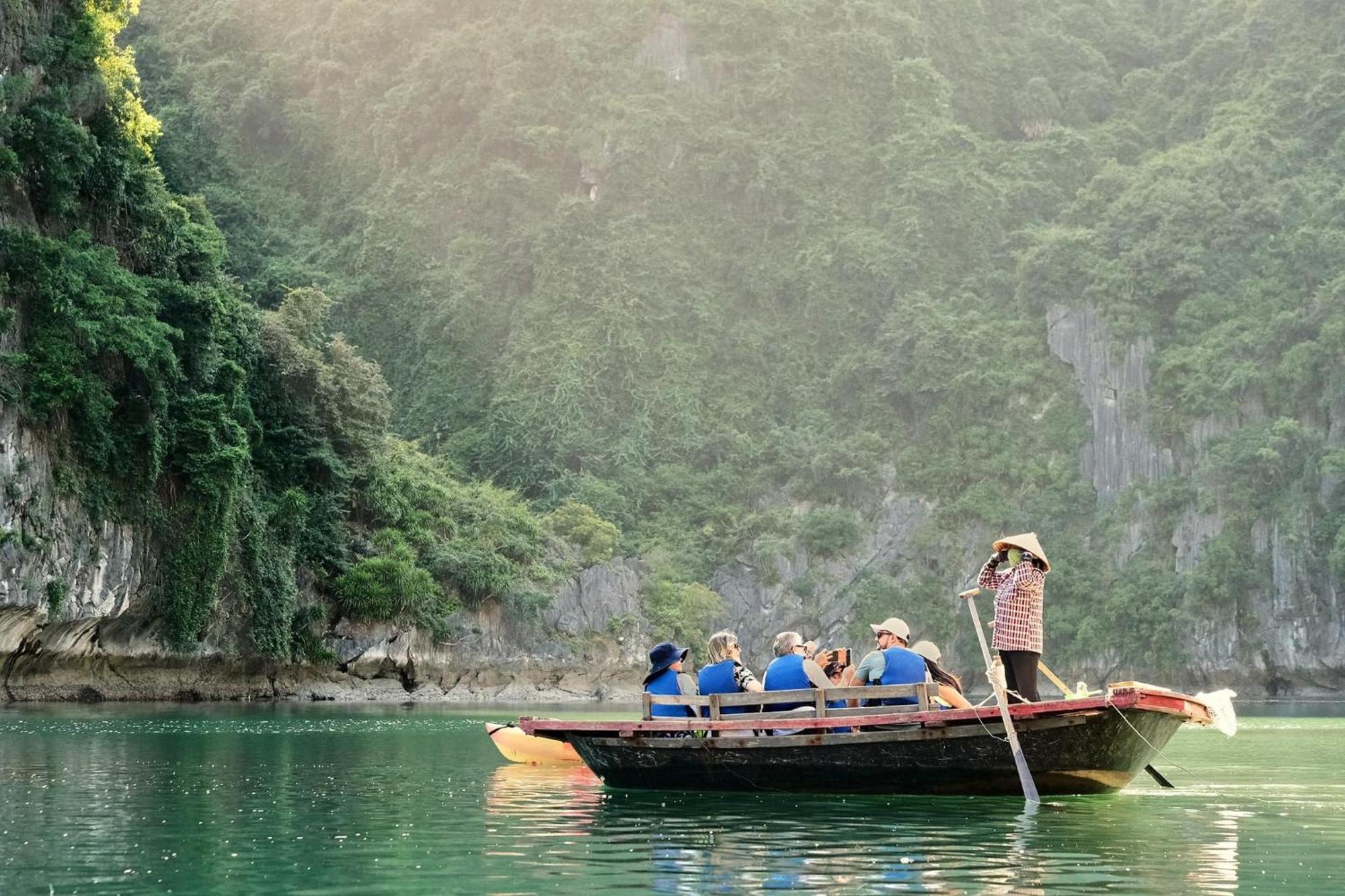Hotel Halong Capella Cruise - Member Of Lyra Cruise Collection Hạ Long Exterior foto