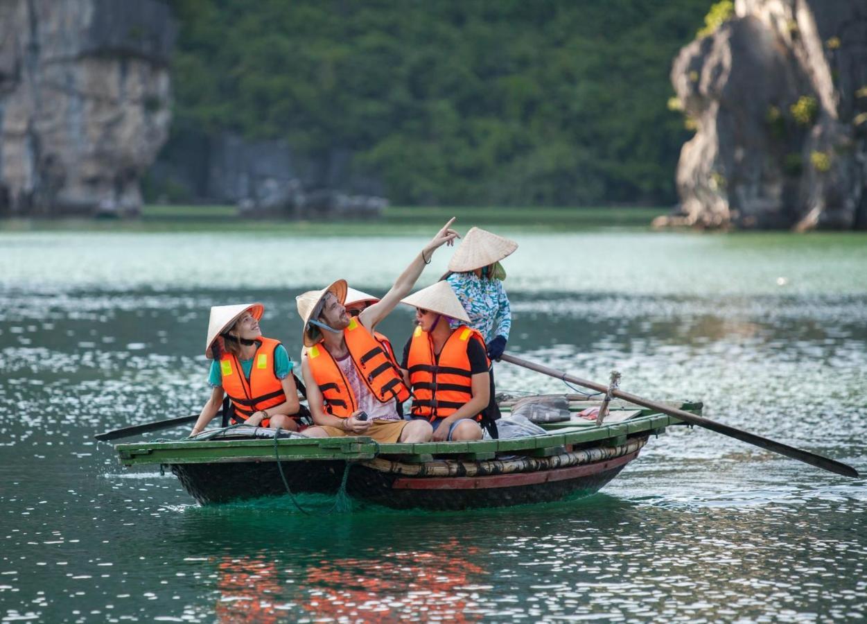 Hotel Halong Capella Cruise - Member Of Lyra Cruise Collection Hạ Long Exterior foto