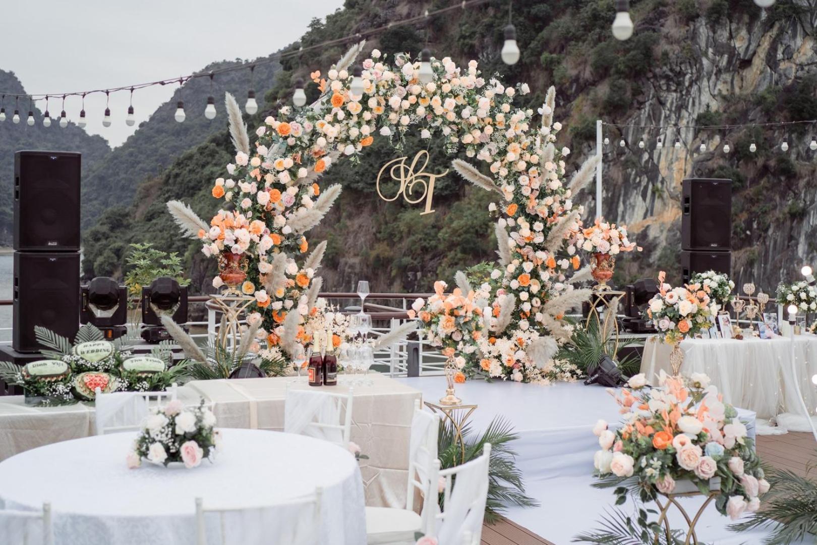 Hotel Halong Capella Cruise - Member Of Lyra Cruise Collection Hạ Long Exterior foto