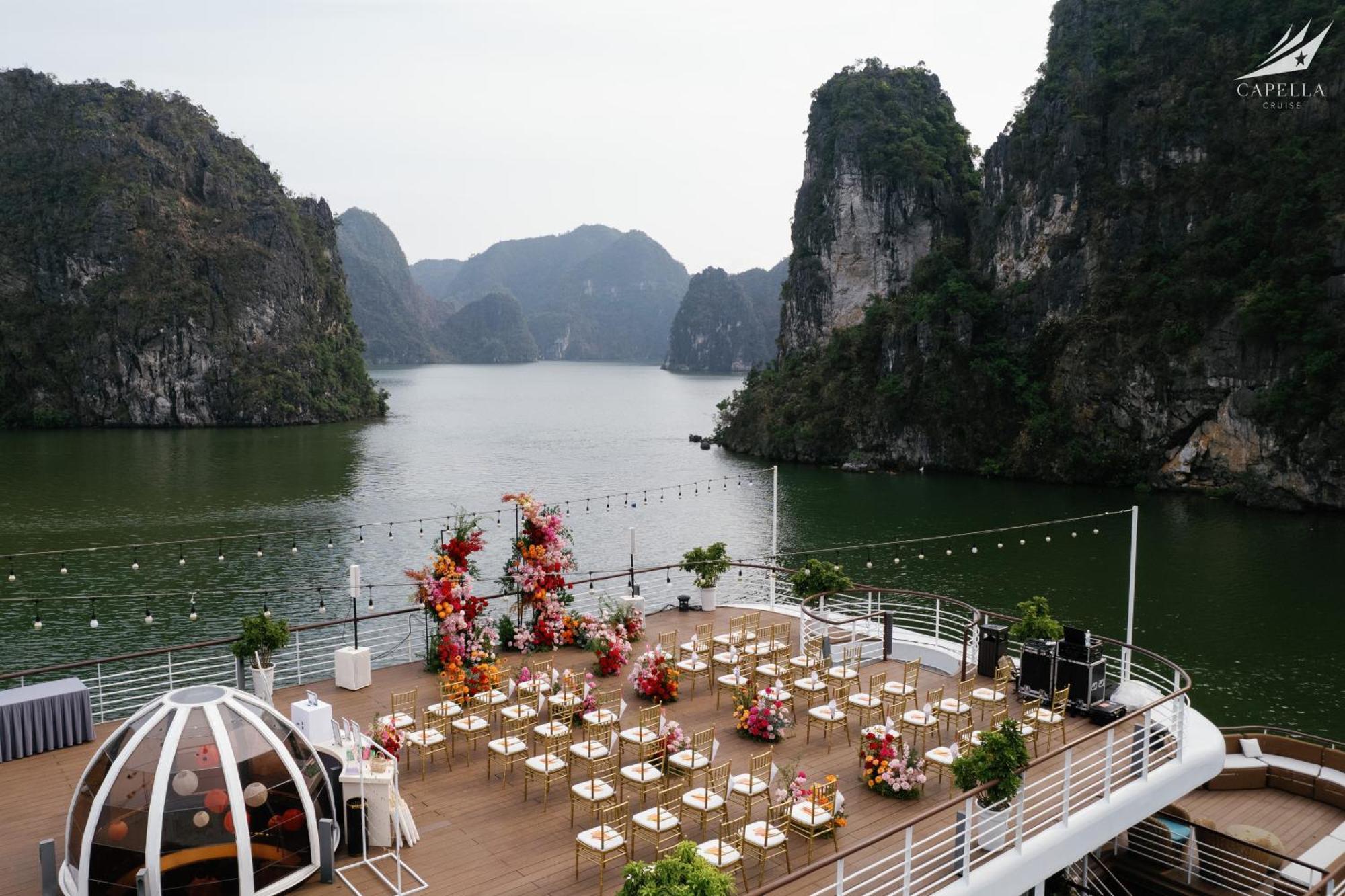 Hotel Halong Capella Cruise - Member Of Lyra Cruise Collection Hạ Long Exterior foto