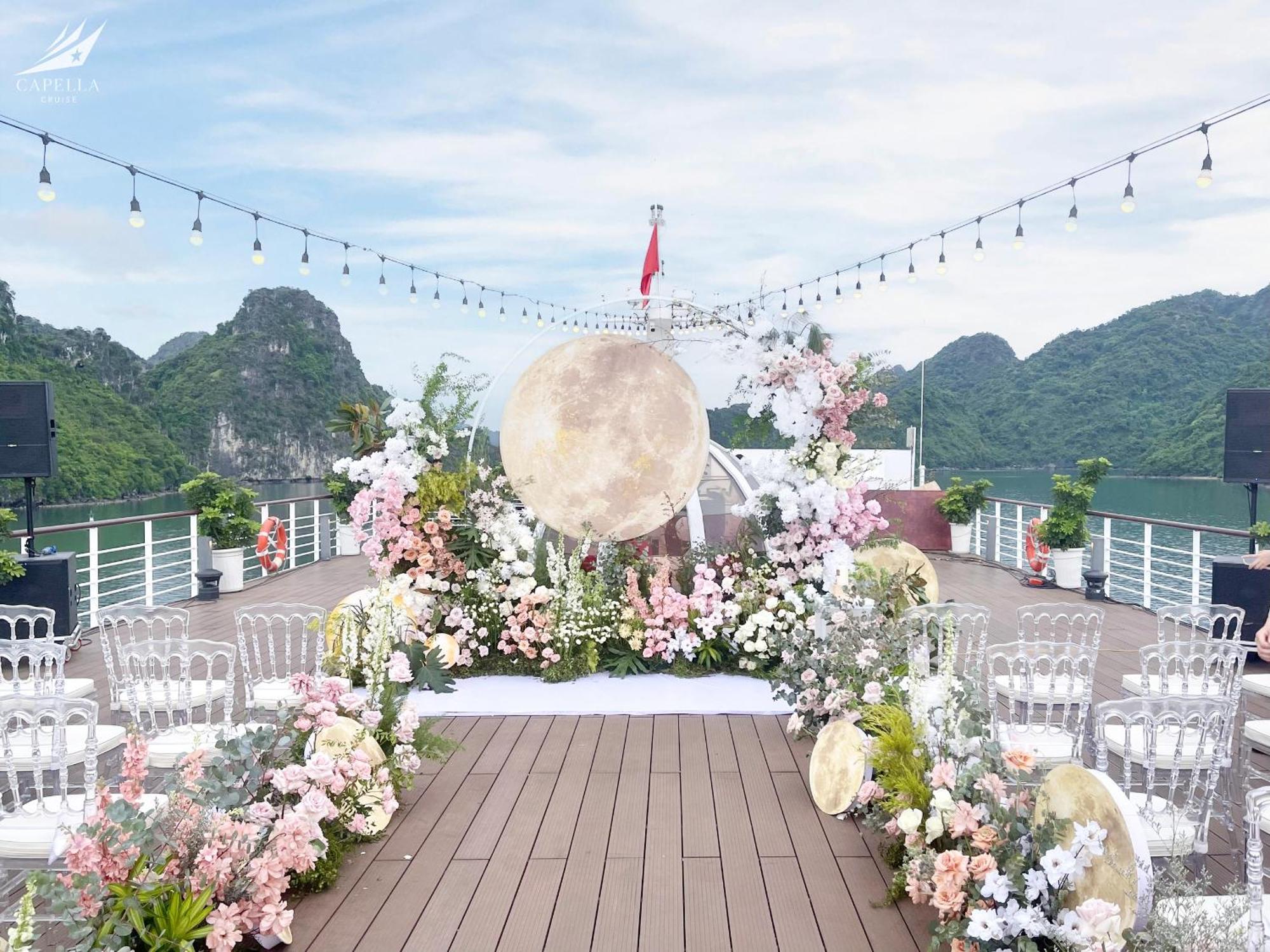 Hotel Halong Capella Cruise - Member Of Lyra Cruise Collection Hạ Long Exterior foto